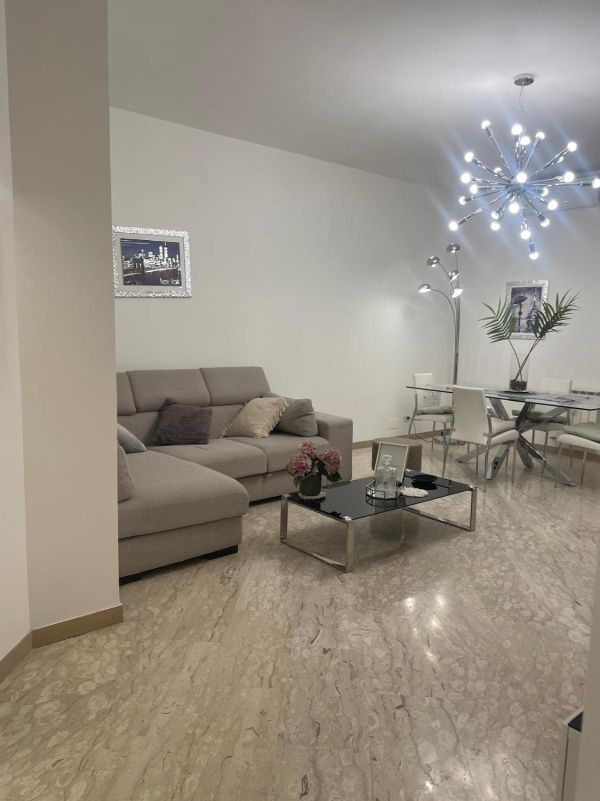 Apartment Dama Maria Elena Rom